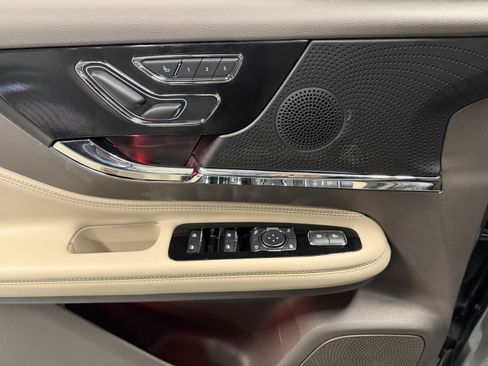 Used 2023 Lincoln Corsair Reserve w/ Equipment Group 201A image 20