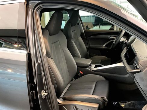 Certified 2025 Audi Q5 Prestige image 8