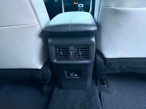 Used 2022 Toyota RAV4 XLE Premium image 23