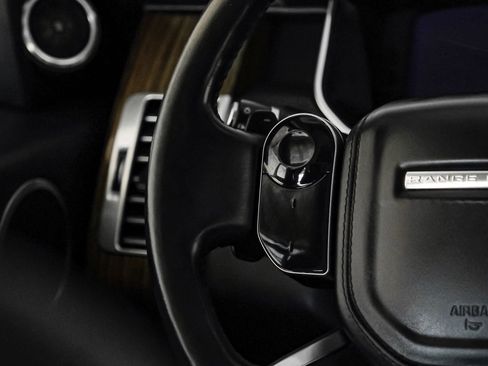 Used 2018 Land Rover Range Rover HSE image 16