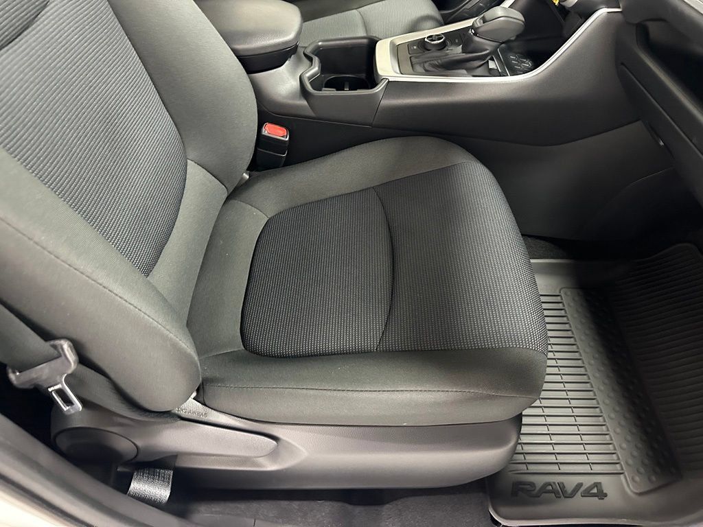 Used 2025 Toyota RAV4 LE AWD/4WD image 60