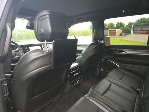 Used 2023 Jeep Wagoneer Series II AWD/4WD image 13