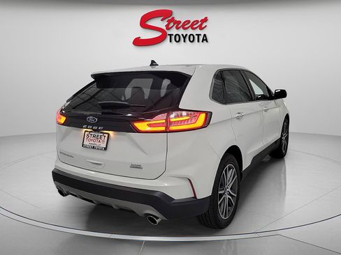 Used 2021 Ford Edge Titanium FWD image 4