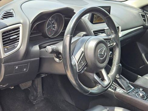 Used 2018 MAZDA MAZDA3 Touring FWD image 11