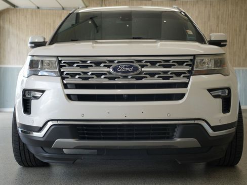 Used 2019 Ford Explorer Limited w/ Ford Safe & Smart Package AWD/4WD image 3