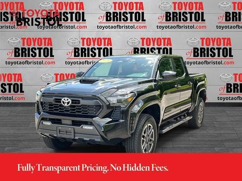 Used 2024 Toyota Tacoma TRD Sport AWD/4WD image 9