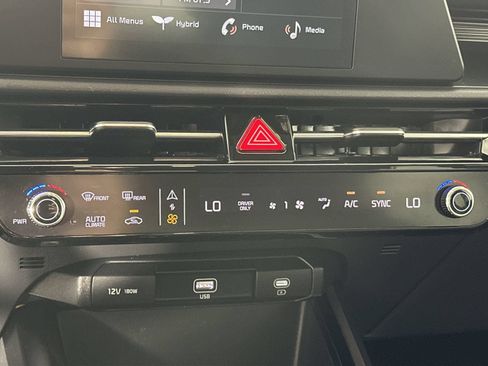 Used 2025 Kia Niro LX FWD image 19