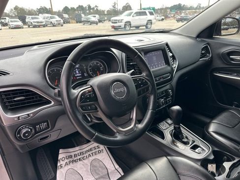 Used 2019 Jeep Cherokee Latitude Plus image 12