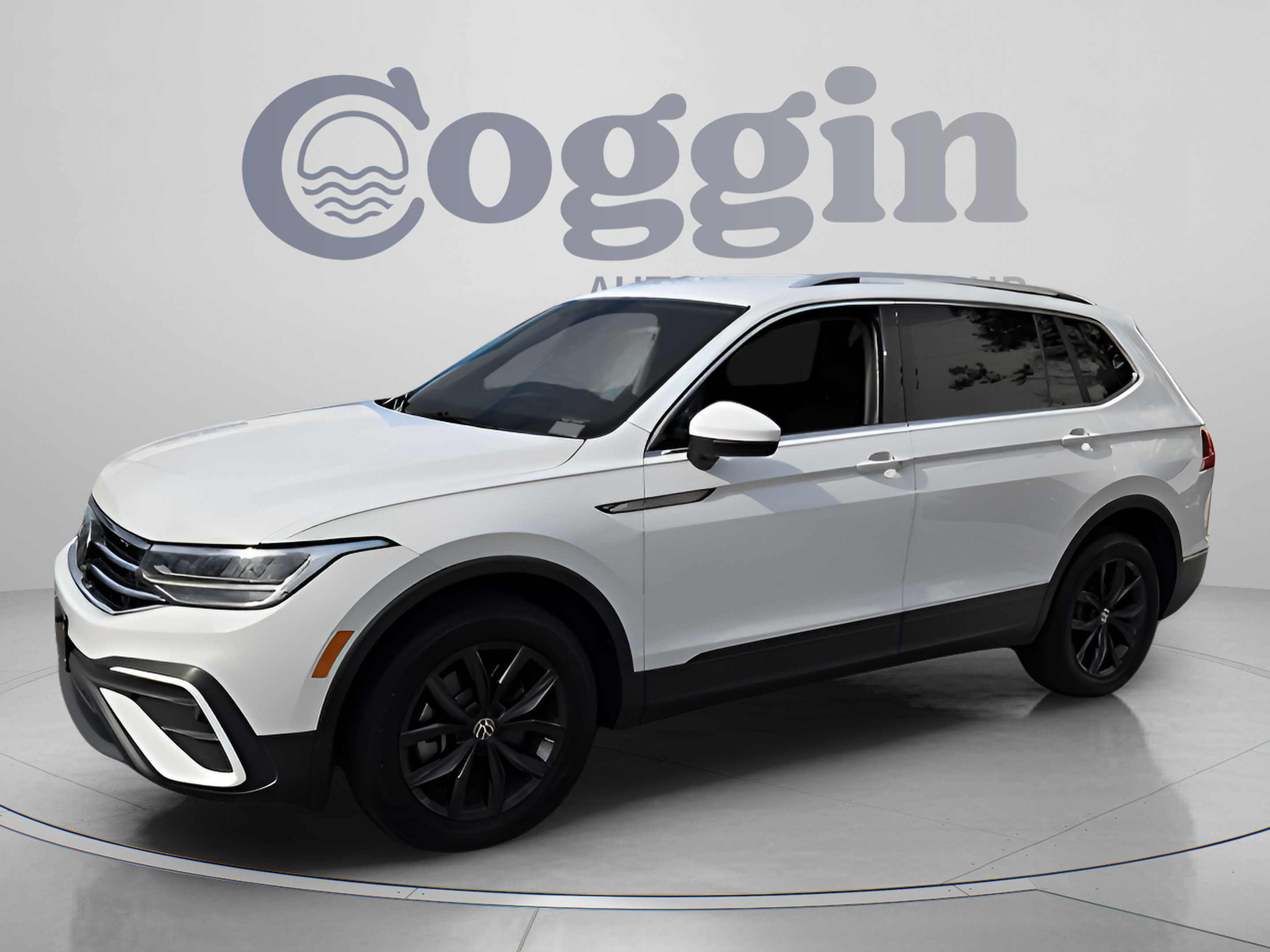 Used 2024 Volkswagen Tiguan SE AWD/4WD image 1
