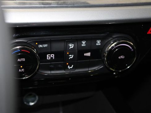 Used 2025 Chevrolet Trax LT image 24