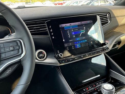 Used 2024 Jeep Wagoneer L Series II w/ Flexible Seating Group image 6