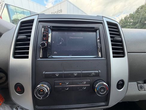 Used 2011 Nissan Frontier SV AWD/4WD image 10