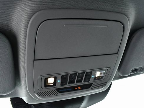 Used 2022 Ford Explorer XLT w/ Equipment Group 202A image 35