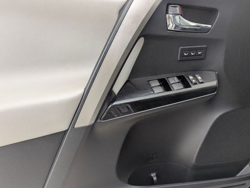 Used 2017 Toyota RAV4 Limited image 13