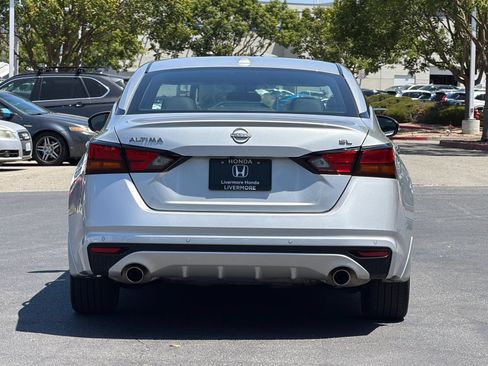 Used 2024 Nissan Altima 2.5 SL FWD image 5