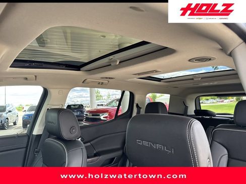 Used 2023 GMC Acadia Denali w/ Denali Ultimate Package AWD/4WD image 13