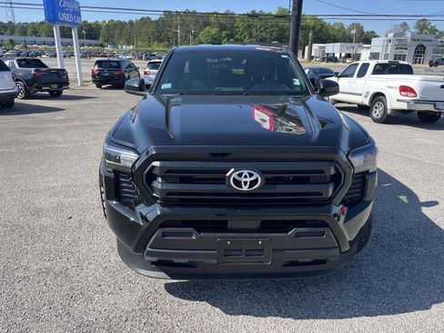 Used 2024 Toyota Tacoma SR AWD/4WD image 2