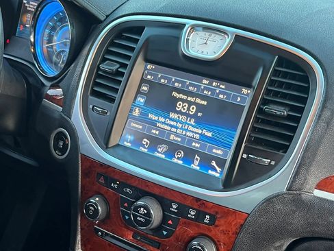 Used 2014 Chrysler 300 Uptown Edition RWD image 5