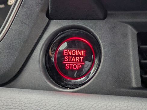 Used 2025 Honda Pilot TrailSport image 38