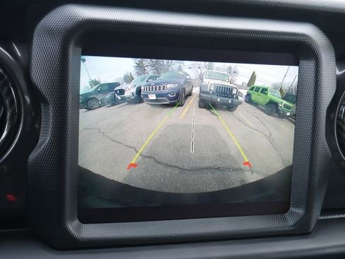 Used 2022 Jeep Wrangler Unlimited Sahara image 18