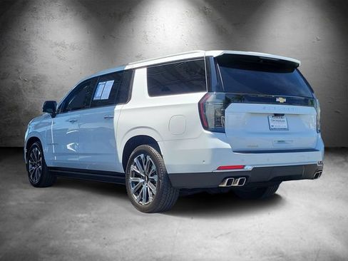 Certified 2026 Chevrolet Suburban High Country AWD/4WD image 4