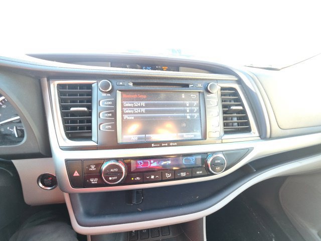 Used 2018 Toyota Highlander XLE FWD image 20