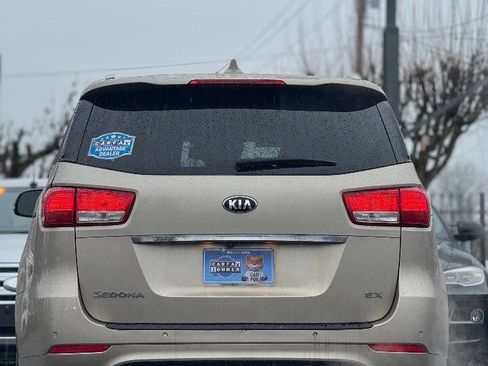 Used 2015 Kia Sedona EX image 15