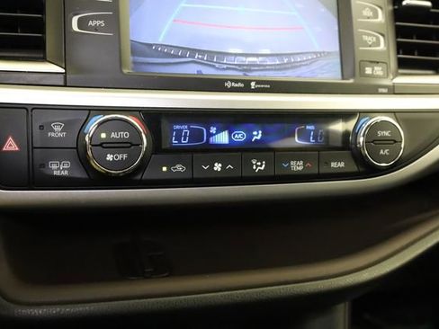 Used 2014 Toyota Highlander XLE AWD/4WD image 22