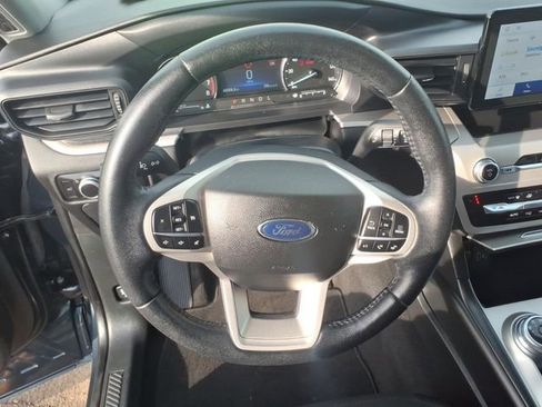 Used 2023 Ford Explorer XLT image 17