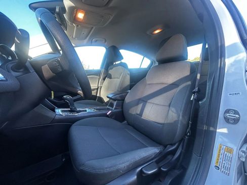 Used 2017 Chevrolet Cruze LT image 23