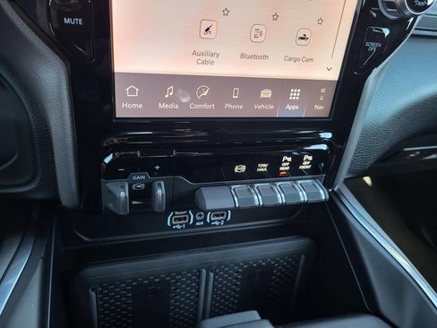 Used 2025 RAM 2500 Laramie w/ Sport Appearance Package AWD/4WD image 31