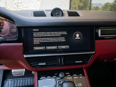 Used 2022 Porsche Cayenne GTS AWD/4WD image 11
