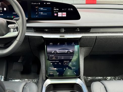 Used 2023 Lucid Air Touring AWD/4WD image 28