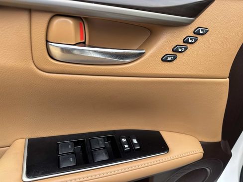 Used 2016 Lexus ES 350 w/ Premium Package w/Wood Trim FWD image 22