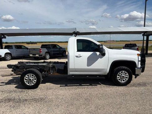 Used 2022 Chevrolet Silverado 2500 LT w/ Convenience Package AWD/4WD image 4