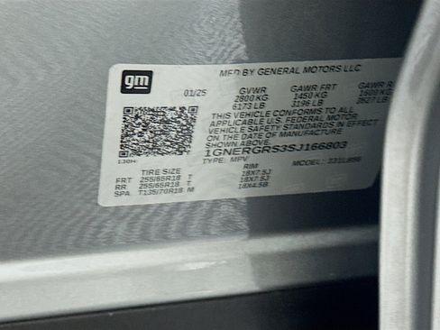 Used 2025 Chevrolet Traverse LT image 12