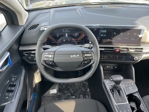 New 2026 Kia Sportage LX image 10