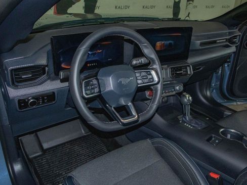 Used 2025 Ford Mustang Coupe RWD image 5