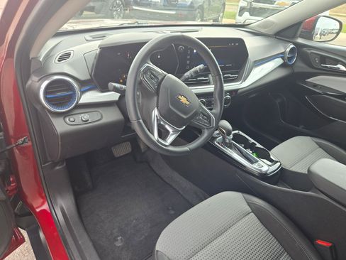 Certified 2024 Chevrolet Trax LT w/ Driver Confidence Package FWD image 11