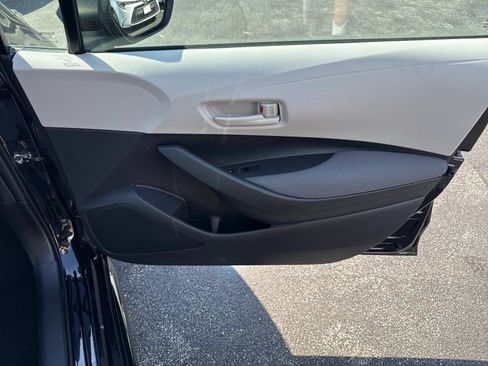 Used 2025 Toyota Corolla LE FWD image 27