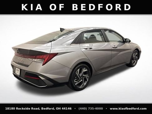 Used 2025 Hyundai Elantra SEL FWD image 6