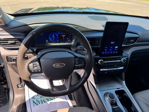 Used 2023 Ford Explorer Platinum w/ Technology Package AWD/4WD image 6