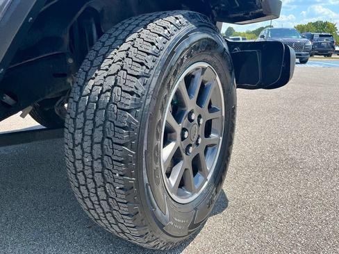 Used 2020 Jeep Gladiator Overland AWD/4WD image 6