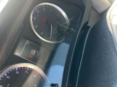 Used 2019 Toyota Highlander LE image 6