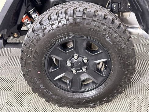 Used 2020 Jeep Gladiator Mojave w/ Cold Weather Group image 34