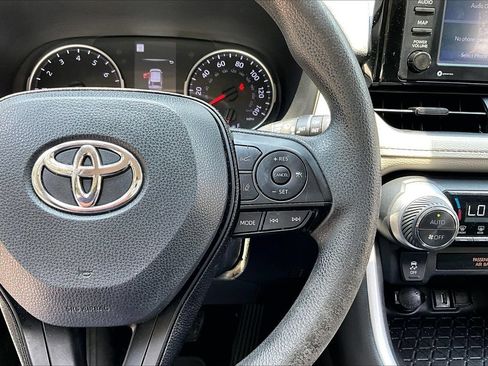 Used 2021 Toyota RAV4 XLE FWD image 11