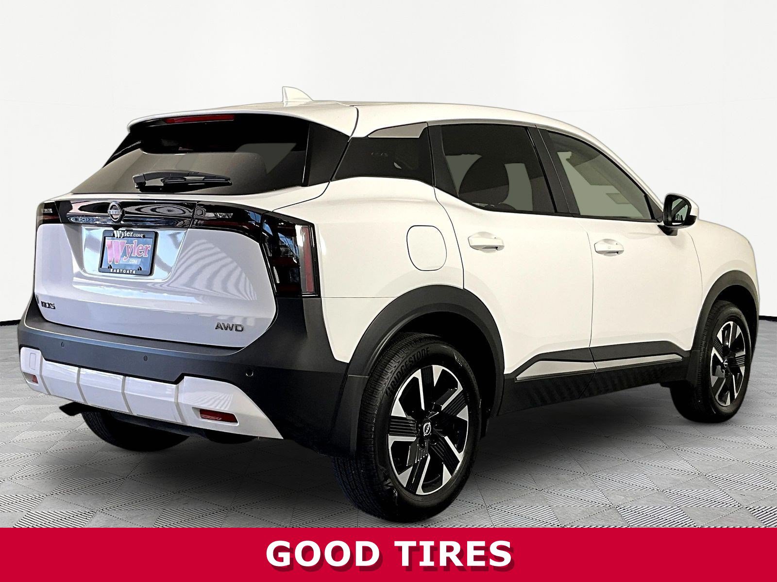 Used 2025 Nissan Kicks SV AWD/4WD image 6