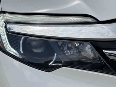 Used 2018 Honda Pilot Touring image 11