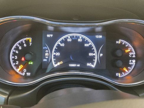 Used 2019 Jeep Grand Cherokee Laredo image 23