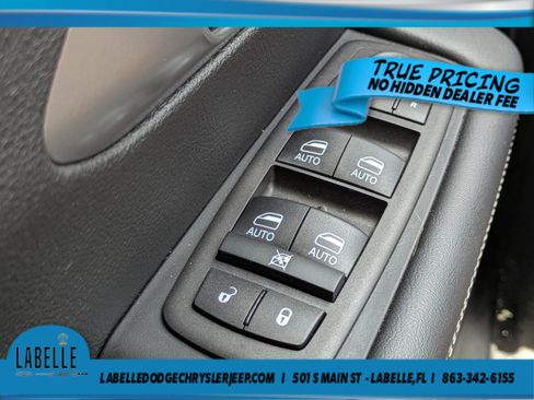 Used 2025 Chrysler Pacifica Select AWD/4WD image 20